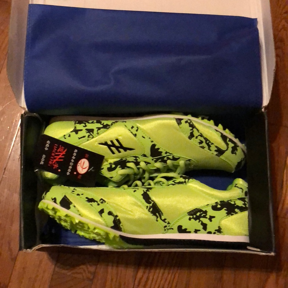 NIB Daofeng Track Shoes, size 42